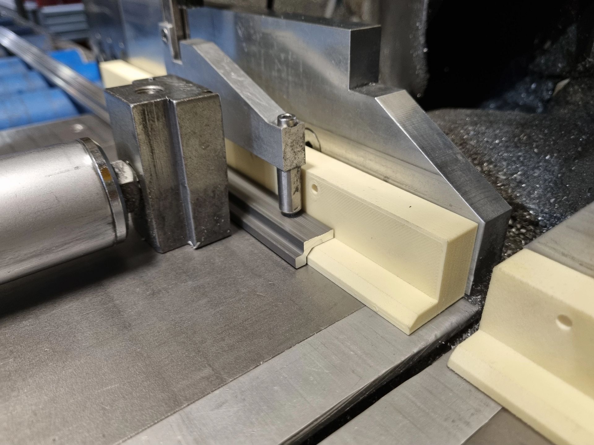 3DP_AP_Vorrichtung_fuer_Profilsaege_drylin_Linearschienen_iglidur_I190_iglidur_I3_IA_4.jpeg
