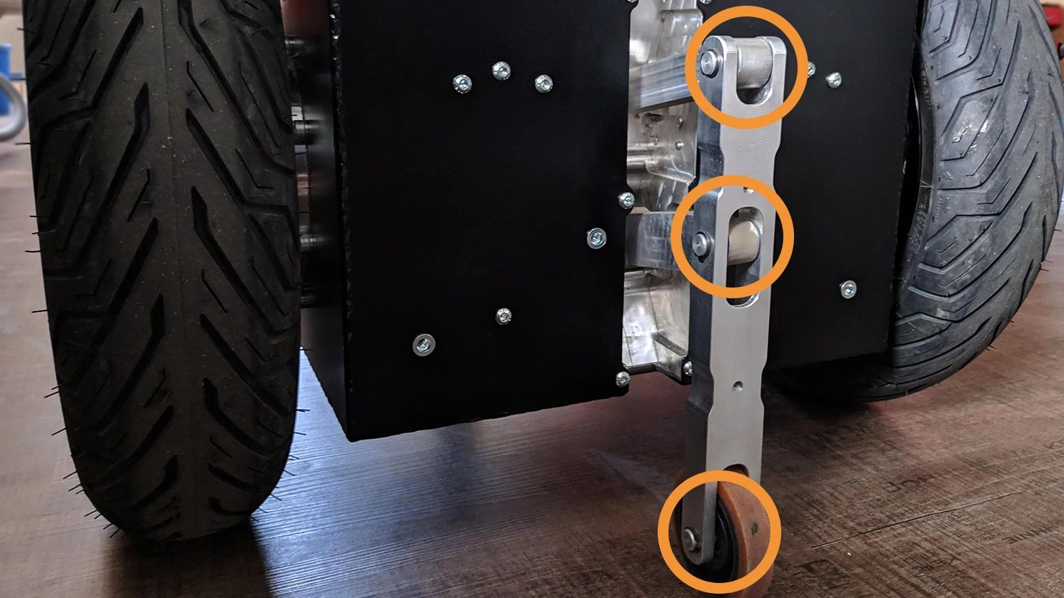 BRG_AP_bearing_in_props_Hoss_Mobility_balance_wheelchair_DE_1.jpeg