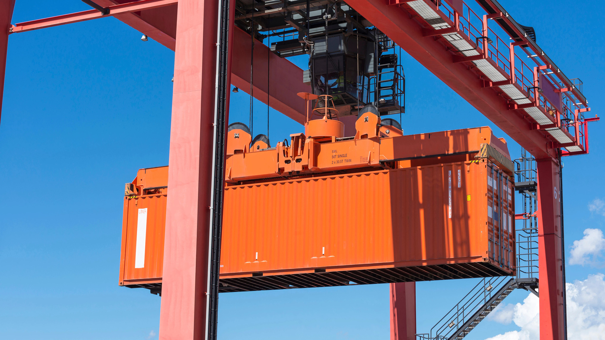 Overhead container crane with e-chain detail; Adobe Stock 66354920