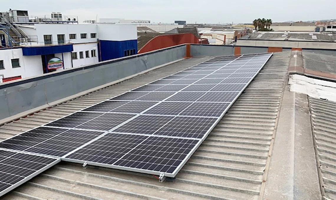 Solar panels on the roof of igus Spain