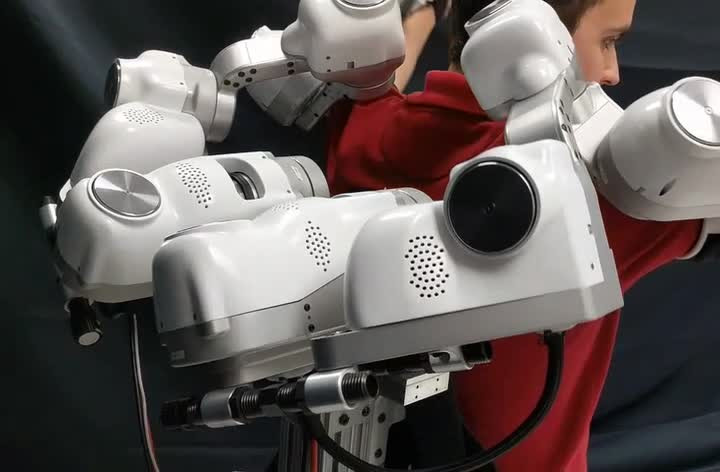 IGUS_VID_exoskeleton_Harmony_CN_1