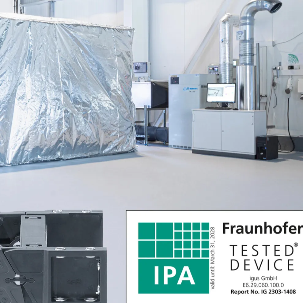 Köln, 19. April 2023 – Wann immer höchste Hygienestandards gefragt sind, punktet igus mit schmierfreien und abriebfesten Kunststoff-Komponenten für die Bewegung. Insbesondere die Batterieproduktion für die Mobilität von morgen erfordert spezielle Umgebungsbedingungen, die durch die Kombination von Trocken- und Reinraum erzielt werden. Für genau diese Anforderungen hat das Fraunhofer IPA ein neuartiges Zertifikat entwickelt. Die Energiekette E6.29 von igus ist die allererste Leitungsführung überhaupt, die unter Trockenreinraum-Bedingungen getestet und nun mit ISO Klasse 4 zertifiziert wurde.
