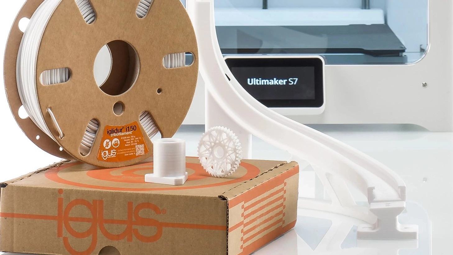 3_DP_GEN_Ultimaker_3_D_Printer_and_iglidur_i150_filament_XX_1_d5602196d8