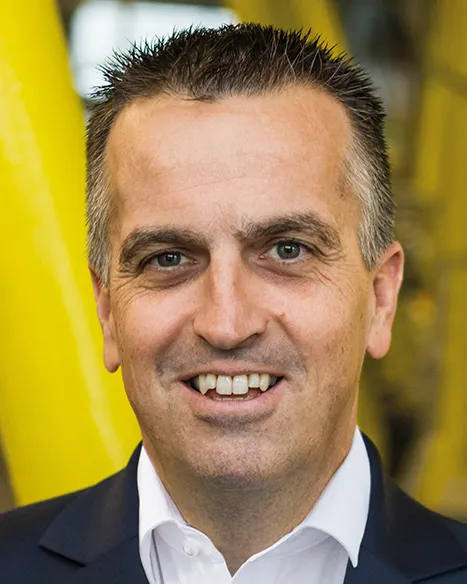 BRG_GEN_manus_jury_Vogel_500x643_IA_1_ebaeab7723