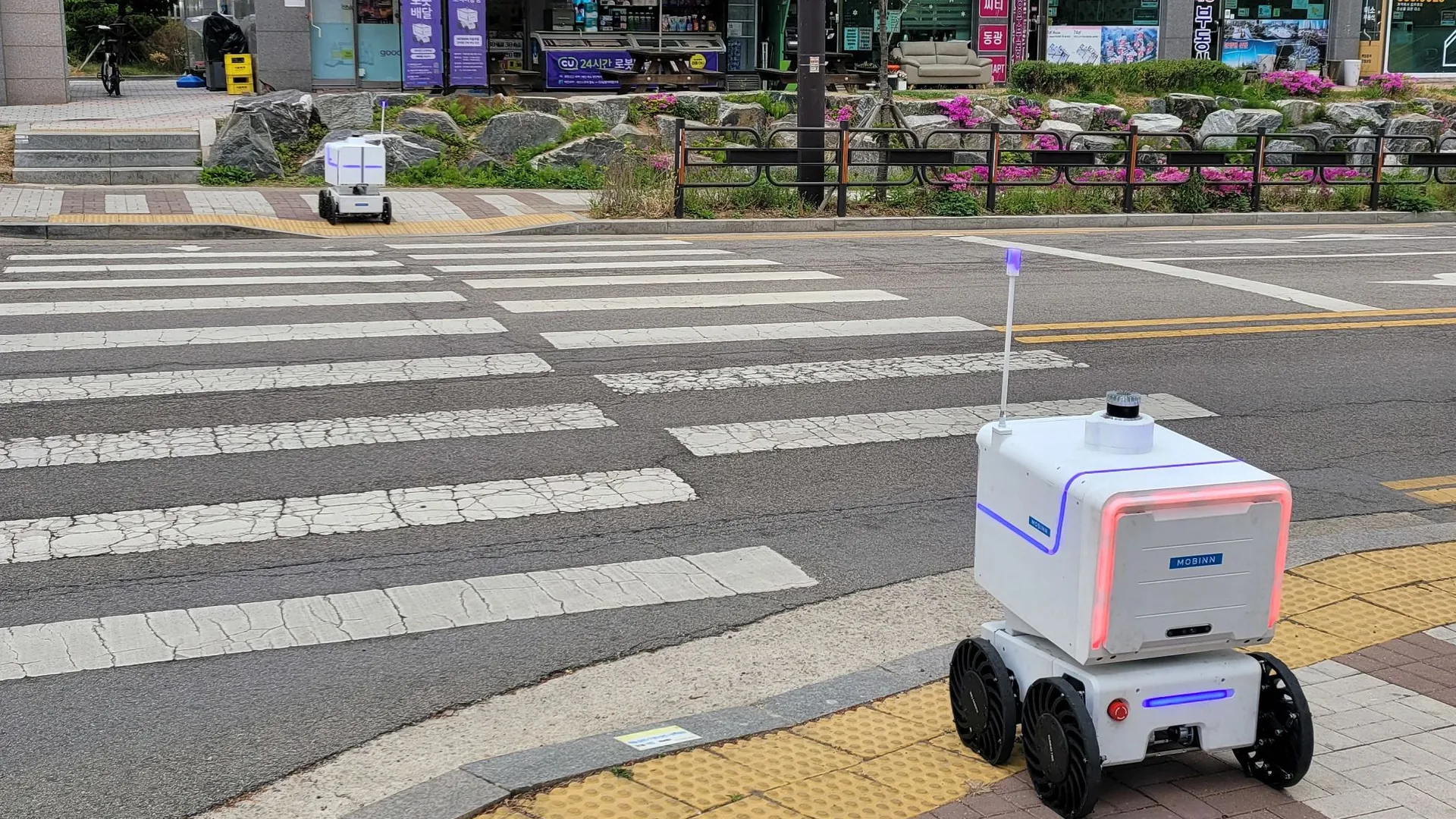 DRL_AP_01_mobinn_delivery_robot_XX_1_3cb4a427c6