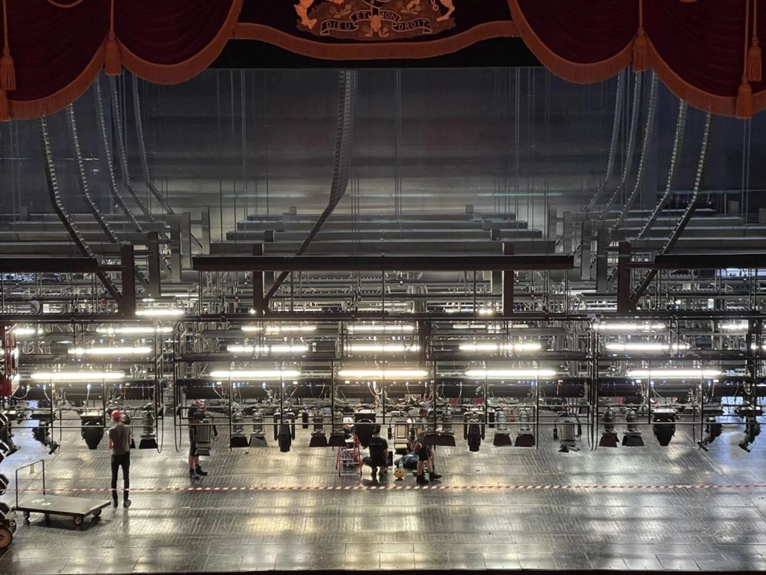ECS_AP_opera_london_zig-zag_upper_machinery_installed_1999_DE_1.jpeg
