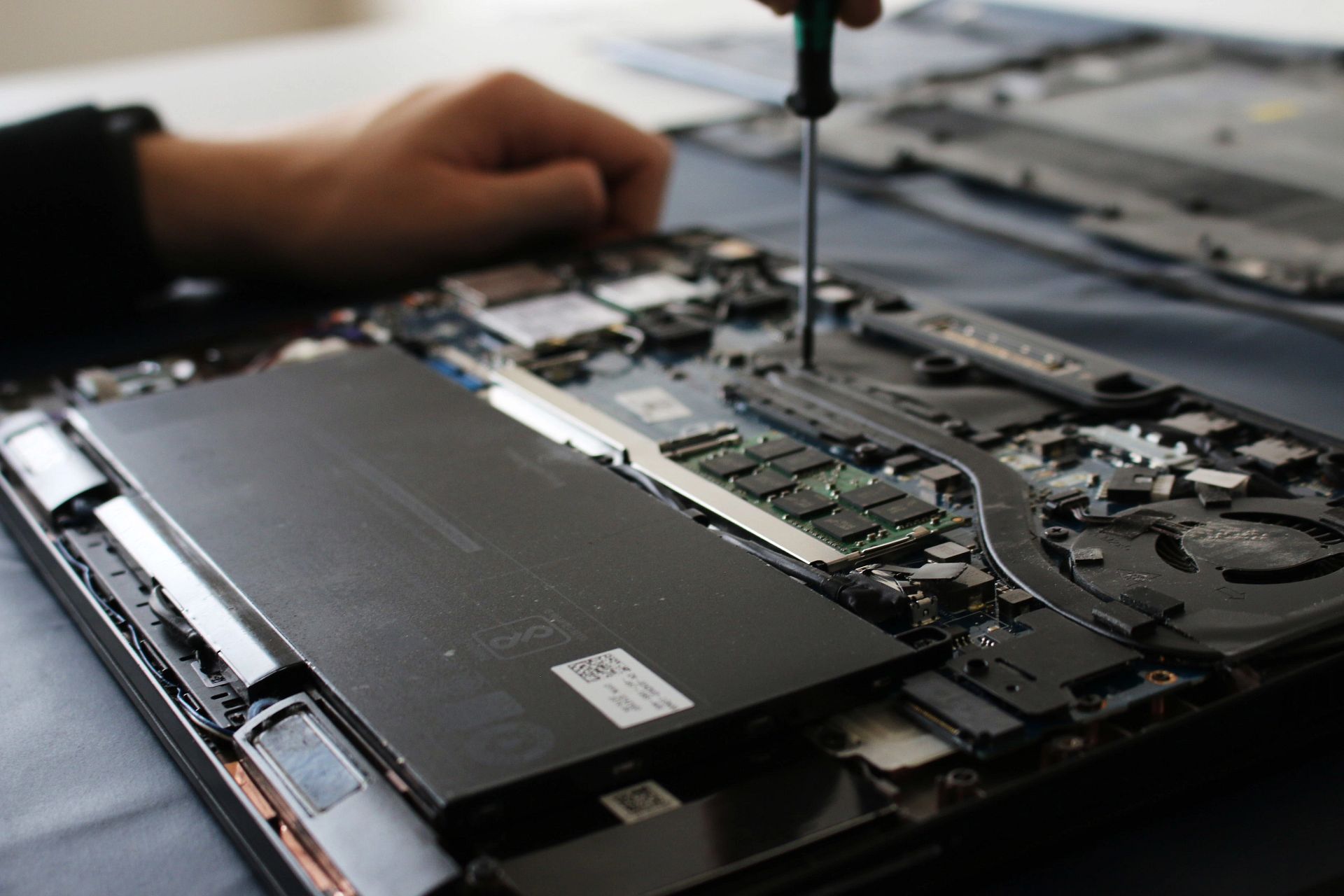 reguse_Laptops_Wiederaufbereitung_nah.jpeg